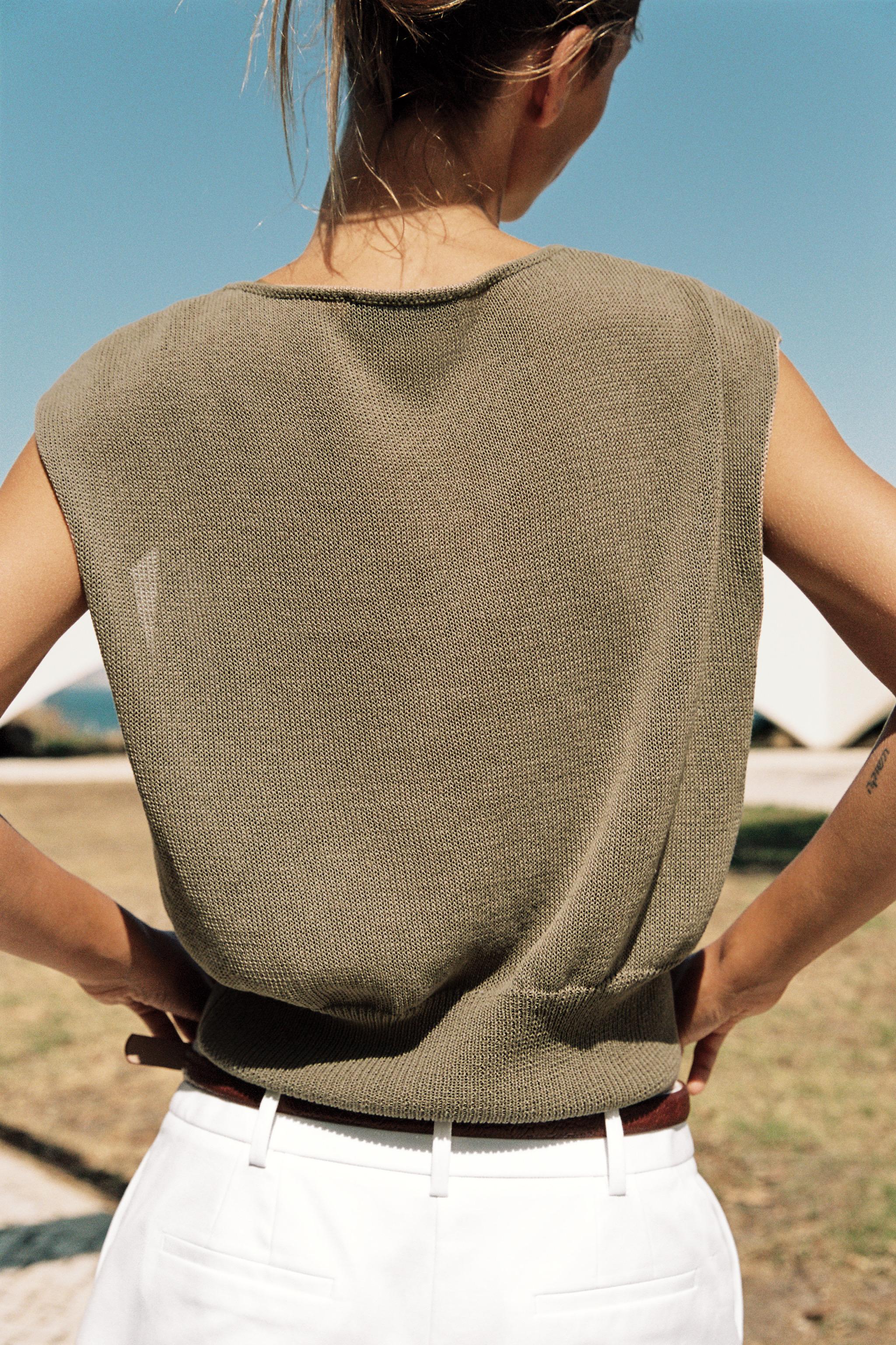 TOP EN MAILLE À FINITIONS